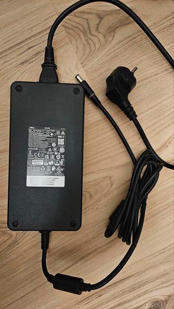 Dell 240W oplader/ Charger 19,5V 12,31A (DA249PM190) 7,4x5mm beschikbaar voor biedingen