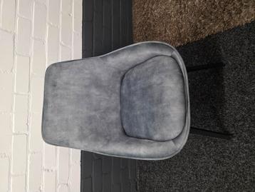 Nieuwe set van 4 eetkamerstoelen  beschikbaar voor biedingen