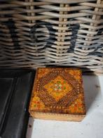Houten doosje snijwerk, Antiek en Kunst, Curiosa en Brocante, Ophalen of Verzenden