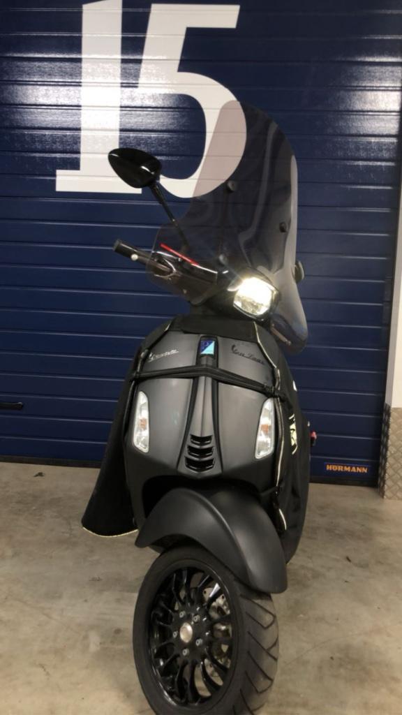 Vespa Sprint Notte Full Option 2021 & Beenkleed 1e Eigenaar, Fietsen en Brommers, Scooters | Vespa, Zo goed als nieuw, Overige modellen