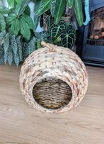 Banana leaf iglo kattenhuis, Ophalen, Gebruikt, Riet