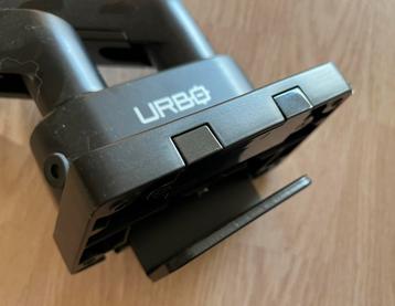 Sterke URBO beugel voor computerschermen beschikbaar voor biedingen