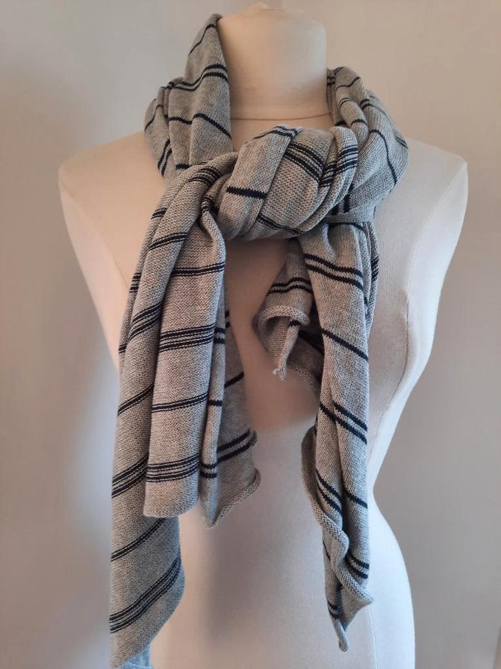 HEMA sjaal grijs met blauwe streep - nieuw -, Kleding | Dames, Mutsen, Sjaals en Handschoenen, Nieuw, Sjaal, Maat 46/48 (XL) of groter