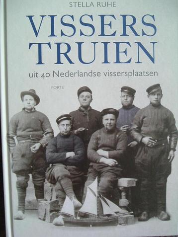 Visserstruien uit 40 Nederlandse vissersplaatsen. beschikbaar voor biedingen