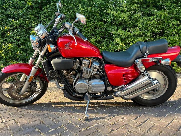 HONDA VF 700 C SUPERMAGNA (bj 1990), Motoren, Motoren | Honda, Bedrijf, Chopper, meer dan 35 kW, 4 cilinders, Motorrijbewijs A