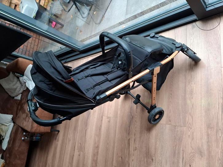 Momi estelle vliegtuigproof buggy, Kinderen en Baby's, Buggy's, Gebruikt, Overige merken, Verstelbare rugleuning, Zonnekap, Ophalen