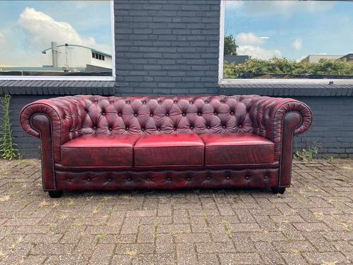 Ruime Chesterfield bank oxblood rood GRATIS BEZORGD, Huis en Inrichting, Banken | Voetenbanken en Poefen, 125 cm of meer, Rechthoekig