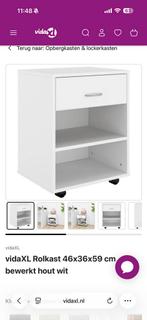 Wit nachtkastje met wieltjes, Huis en Inrichting, Slaapkamer | Nachtkastjes, Ophalen, Zo goed als nieuw, Minder dan 45 cm, 55 tot 70 cm