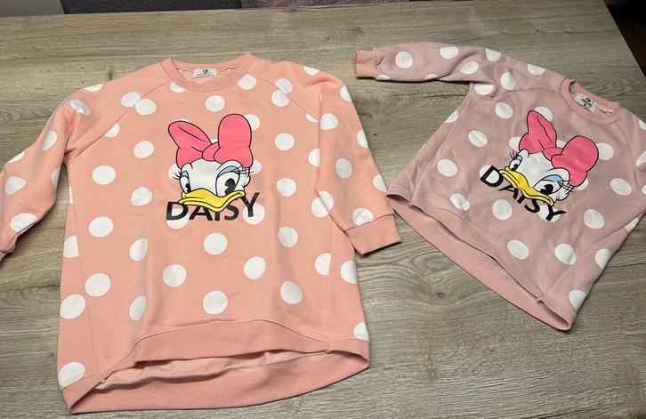 Daisy Duck - sweaters - moeder en dochter - M - 122/128, Kleding | Dames, Truien en Vesten, Zo goed als nieuw, Maat 38/40 (M)