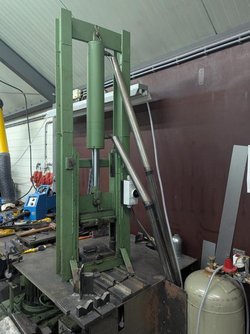Smeedpers - hydraulische pers - damast smeden, Doe-het-zelf en Verbouw, Gereedschap | Overige machines, Gebruikt, Ophalen