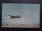 Ansichtkaart met een KLM DC-4 (A220), Verzamelen, Luchtvaart en Vliegtuigspotten, Ophalen of Verzenden, Gebruikt, Kaart, Foto of Prent