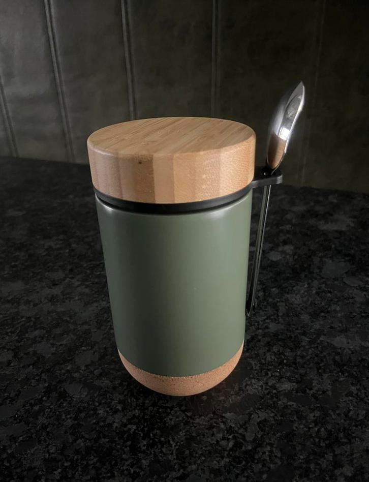 Jens Living / Thermo Beker met Lepel Jake / Groen, Huis en Inrichting, Keuken | Servies, Nieuw, Overige typen, Effen, Overige materialen