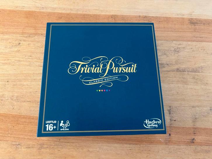 Trivial Pursuit - classic edition, Hobby en Vrije tijd, Gezelschapsspellen | Bordspellen, Zo goed als nieuw, Ophalen of Verzenden