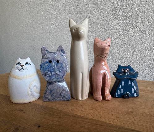 Verschillende katjes in koffertje, Verzamelen, Beelden en Beeldjes, Zo goed als nieuw, Dier, Ophalen of Verzenden