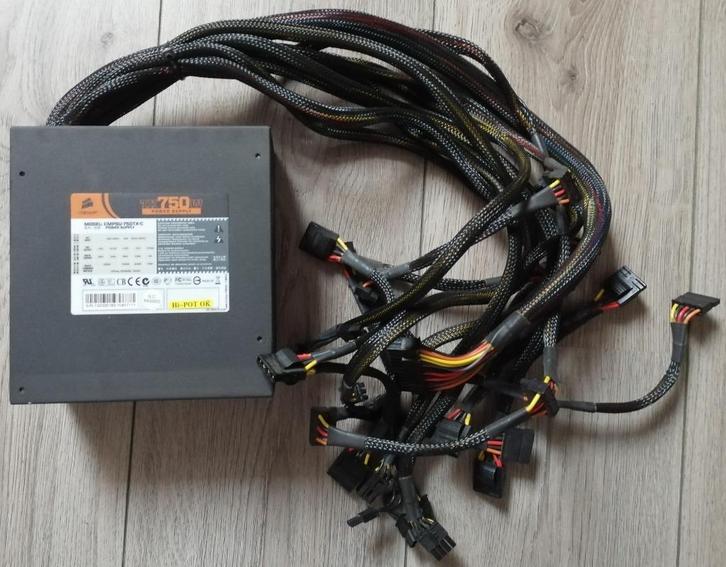 Corsair 750 watt voeding, Computers en Software, Interne voedingen, Zo goed als nieuw, Verzenden