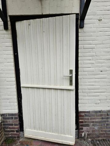authentieke achterdeur beschikbaar voor biedingen
