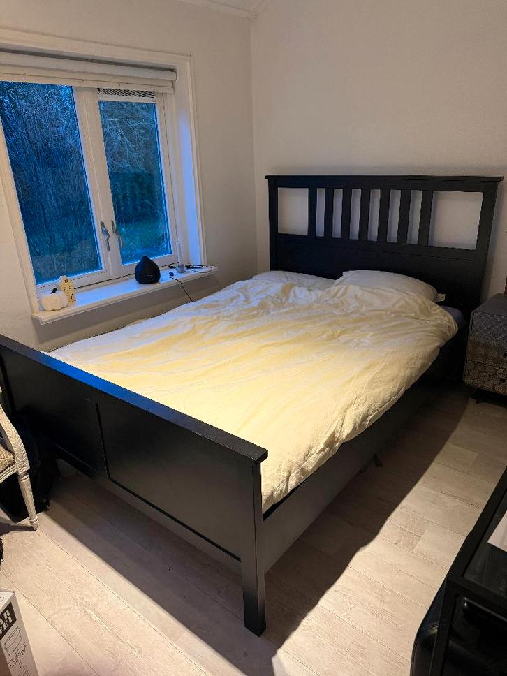 Ikea Hemnes bed 140x200 Zwart, Huis en Inrichting, Slaapkamer | Bedden, Gebruikt, Tweepersoons, 140 cm, 200 cm, Hout, Zwart, Ophalen