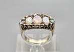Gouden Vintage ring met edelsteen opaal. 2025/340., Ophalen of Verzenden, Goud, Ring, Met edelsteen