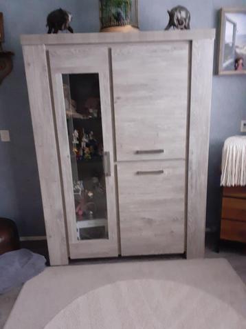 kamerkast beschikbaar voor biedingen