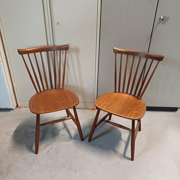2 x vintage design stoelen spijlen stoelen nesto pastoe, Antiek en Kunst, Antiek | Meubels | Stoelen en Banken, Ophalen