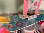 LOL Poppenhuis + Auto & Accessoires, Kinderen en Baby's, Speelgoed | Poppenhuizen, Ophalen of Verzenden, Zo goed als nieuw, Poppenhuis