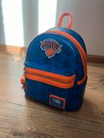 Loungefly NBA : New York Knicks Debossed Logo NIEUW, Nieuw, Overige merken, 25 tot 40 cm, Ophalen of Verzenden