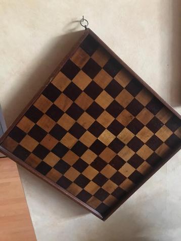 Prachtig oud en decoratief houten dambord met stenen. beschikbaar voor biedingen
