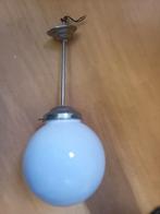 Oude hanglamp op chroom pendel van oma's zolder., Minder dan 50 cm, Gebruikt, Ophalen of Verzenden