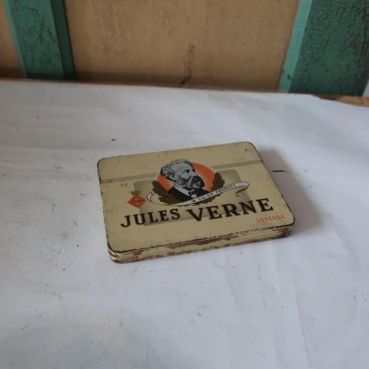 Jules Verne Superba sigaren blikje origineel 15,5 x 11,5, Verzamelen, Rookartikelen, Aanstekers en Luciferdoosjes, Gebruikt, Tabaksdoos of Verpakking