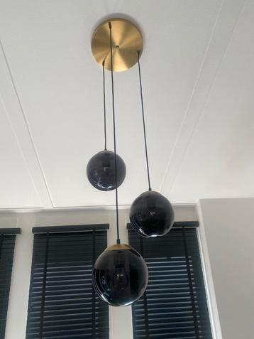 Moderne hanglamp met 3 glazen bollen 1 jaar oud beschikbaar voor biedingen