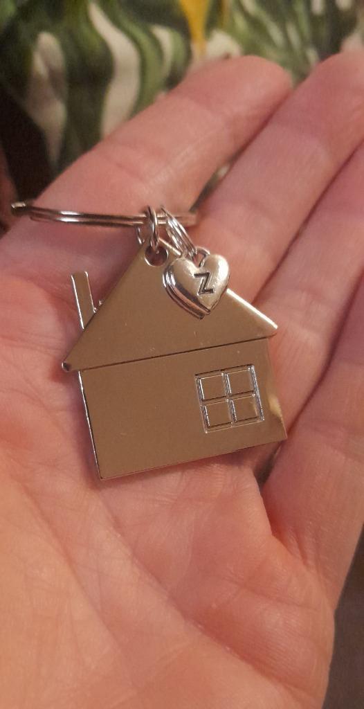 Gepersonaliseerde sleutelhanger: huis met letter, Verzamelen, Sleutelhangers, Nieuw, Overige typen, Verzenden