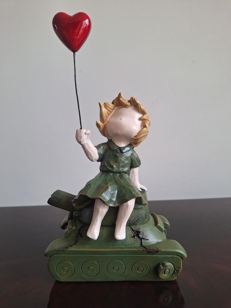 Tank met Meisje en Hart Ballon, Ophalen of Verzenden
