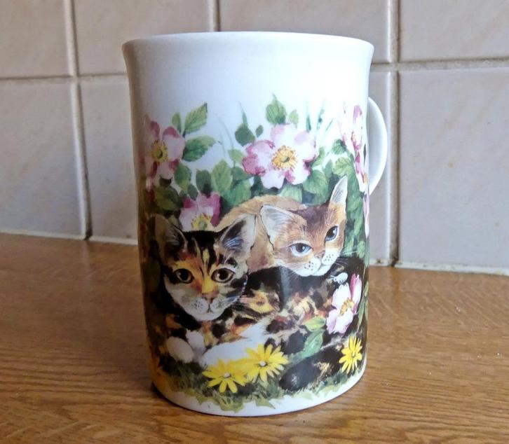 Crown Trent kattenbeker porselein poes kat beker, Huis en Inrichting, Keuken | Servies, Zo goed als nieuw, Kop(pen) en/of Schotel(s)