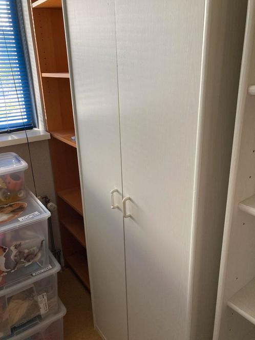 Wit met grijs Kast planken en 2 deuren. Kastje cd’s/dvd’s., Huis en Inrichting, Kasten | Kledingkasten, Gebruikt, 200 cm of meer