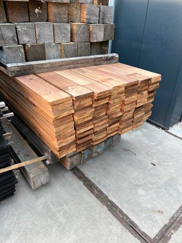Gevingerlaste hardhouten vlonderplanken 24x145 4,8m lang beschikbaar voor biedingen