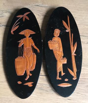 2x vintage houten wandhangers beschikbaar voor biedingen