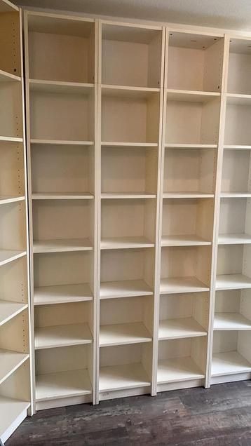 Boekenkast wit beschikbaar voor biedingen