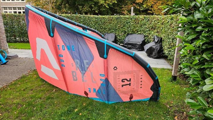 Duotone Rebel SLS 2023 12m2, Watersport en Boten, Kitesurfen, Zo goed als nieuw, Kite, 12 m², Geen board, Ophalen of Verzenden
