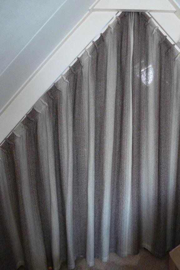 gordijn schuine wand balken 2 stuks bv voor zolder, Huis en Inrichting, Stoffering | Gordijnen en Lamellen, Zo goed als nieuw