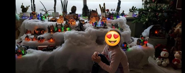 Kerstdorp kompleet, bewegende en verlichting en geluid, Diversen, Kerst, Zo goed als nieuw, Ophalen