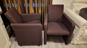 Eetkamerstoelen 2 stuks met wieltjes  beschikbaar voor biedingen