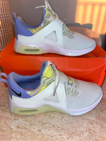 Nike Air Max Bella TR 5 Premium maat 39 beschikbaar voor biedingen