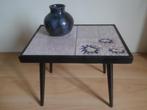 Vintage TAFELTJE met tegels bijzettafel plantentafel tafel, Ophalen of Verzenden