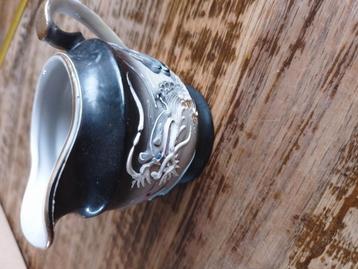 melkkannetje dragon ware beschikbaar voor biedingen