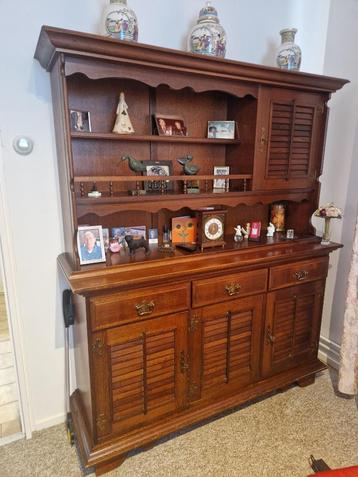 Buffetkast beschikbaar voor biedingen