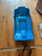 Kunststof slee met remmen, Ophalen