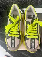 Moschino Sneakers, maat 33, Moschino, Schoenen, Ophalen of Verzenden, Zo goed als nieuw