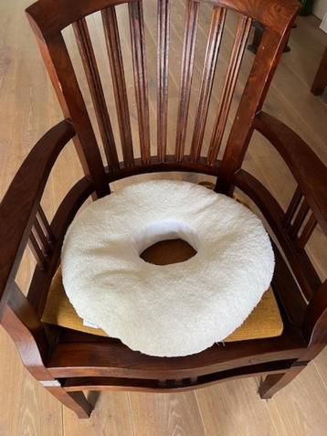 Donutkussentje,zacht polyester voor een.prikkie  Moet WEG! beschikbaar voor biedingen