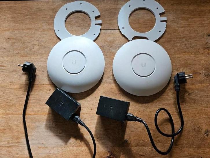Wifi accespoint Unifi AP AC Pro - 2 stuks, Computers en Software, Accesspoints, Gebruikt, Ophalen of Verzenden