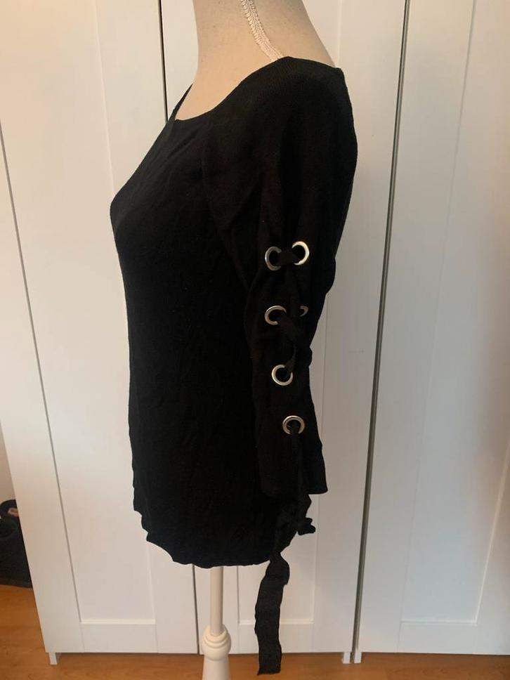 Zwarte top met veters - offshoulder- universele maat, Kleding | Dames, Truien en Vesten, Gedragen, Zwart, Ophalen of Verzenden